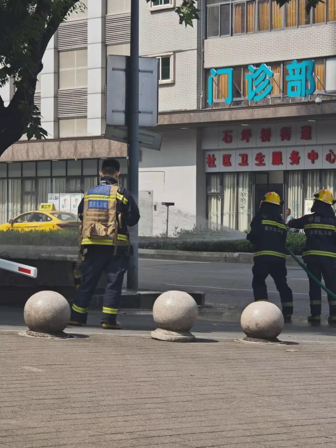 重庆一男子在去钓鱼路上发现街边燃气管道泄漏,燃气公司:泄漏点已抢修完毕,会奖励这位热心市民